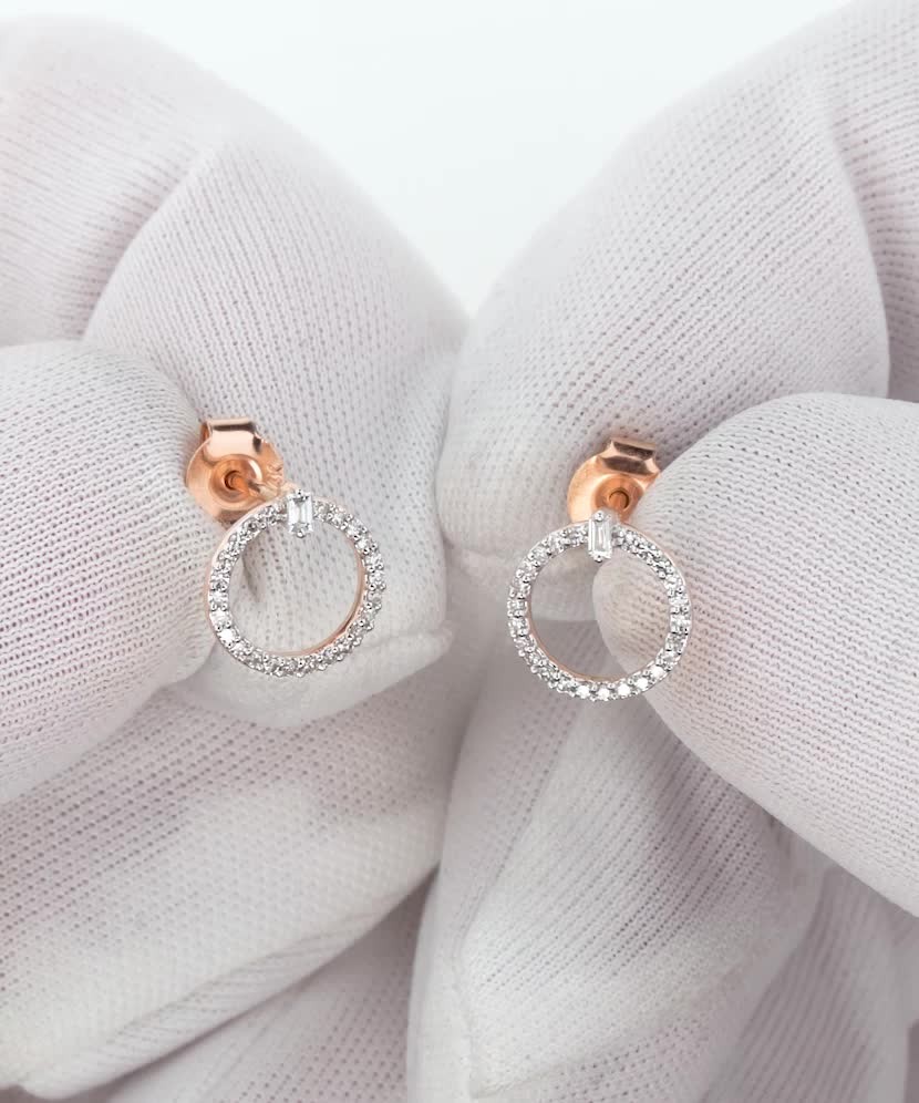 Gold earrings with diamonds