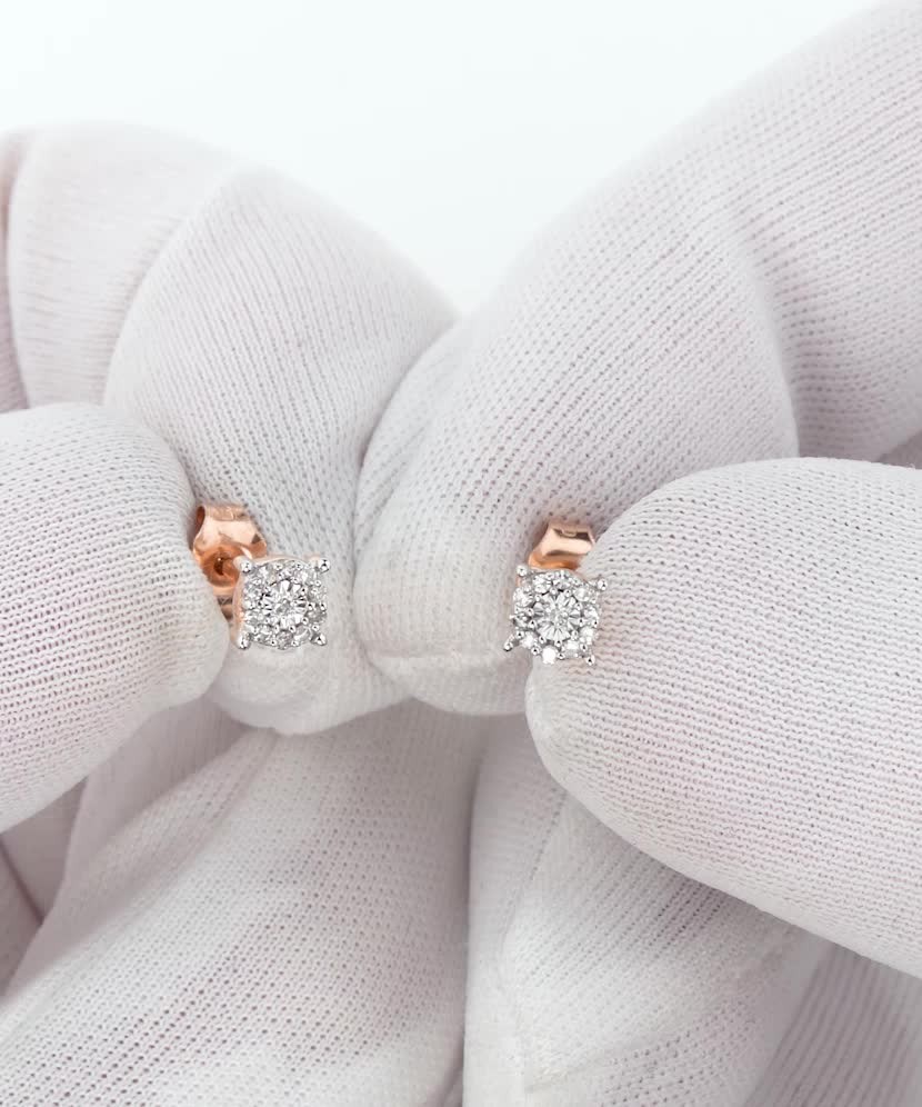 Kultaiset korvakorut timanteilla