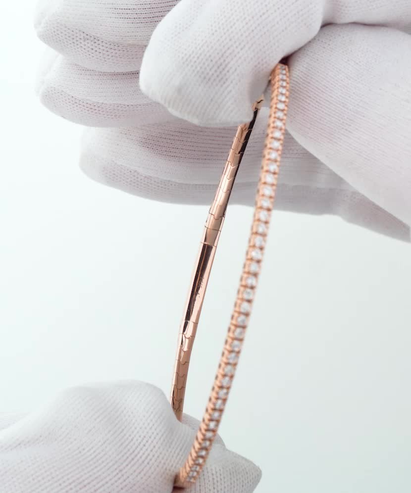 Gold bracelet with diamonds