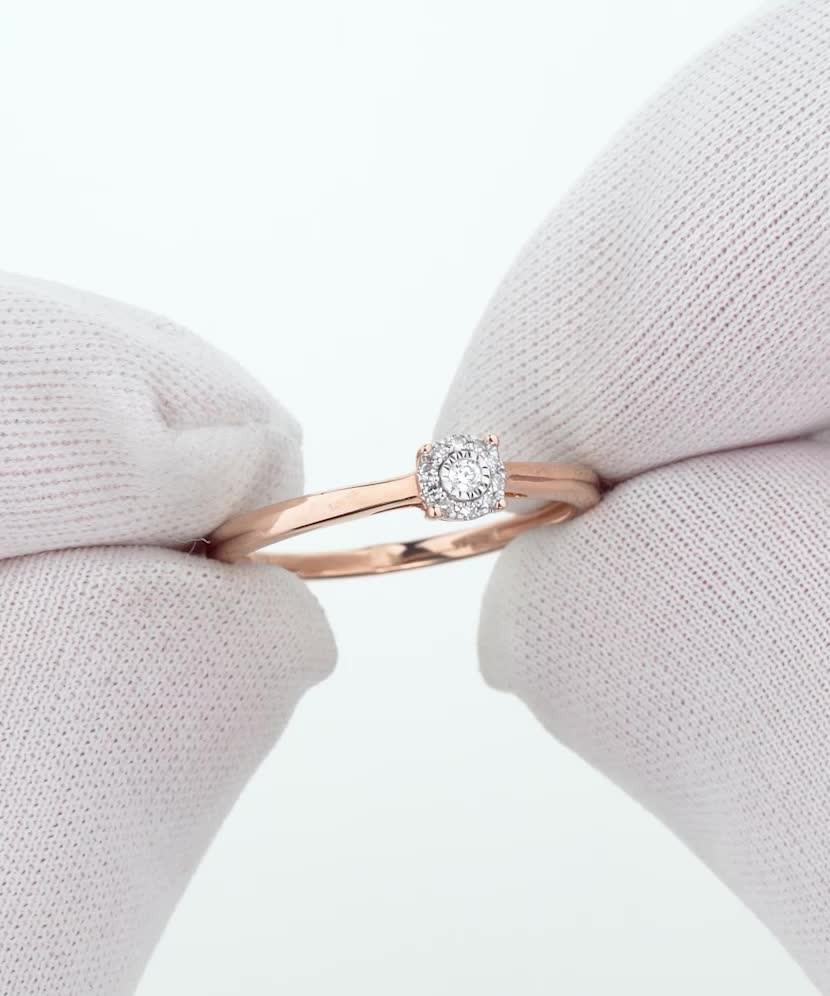 Gold ring with diamonds