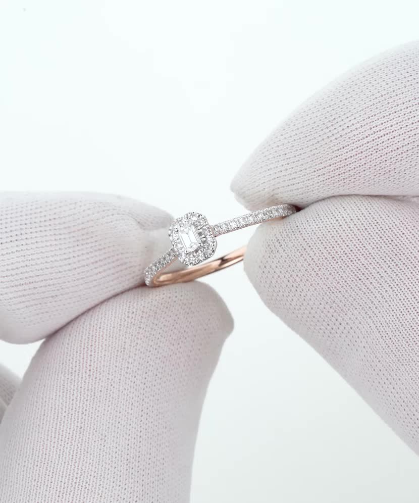 Gold ring with diamonds