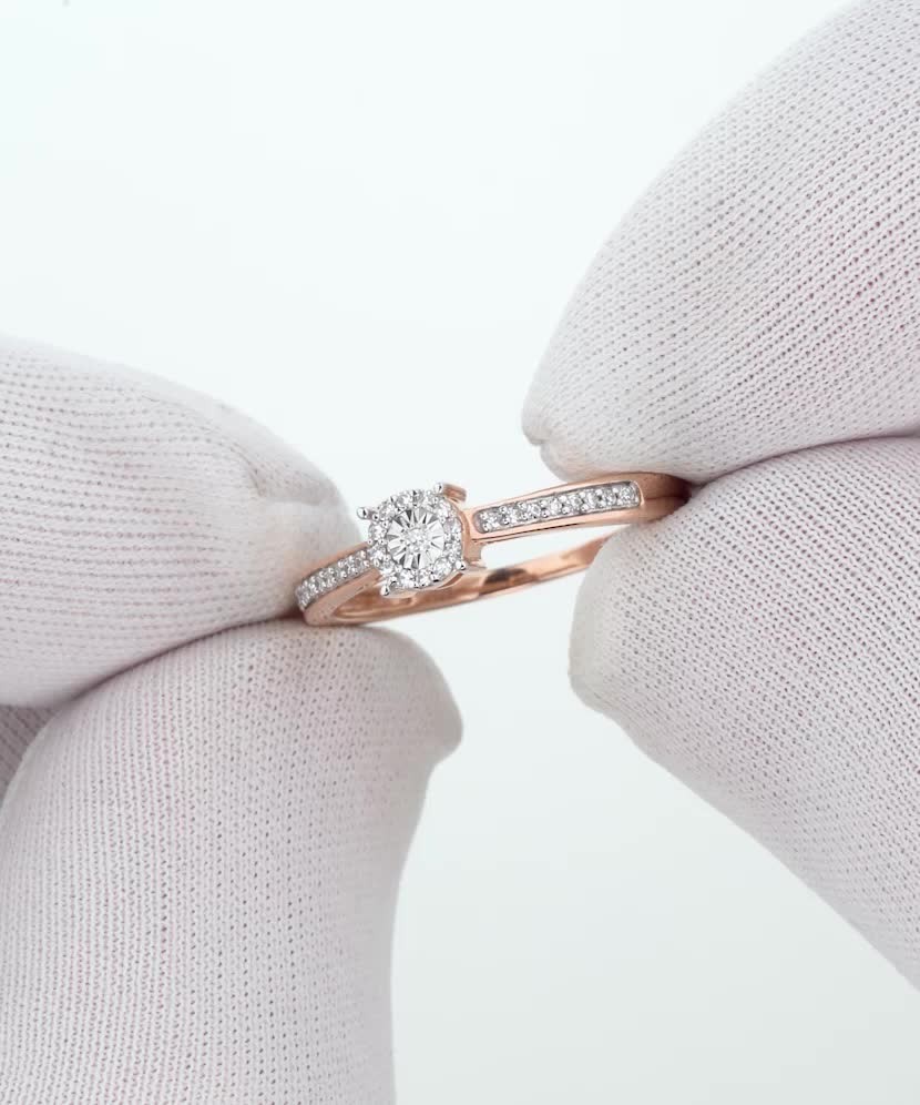 Gold ring with diamonds