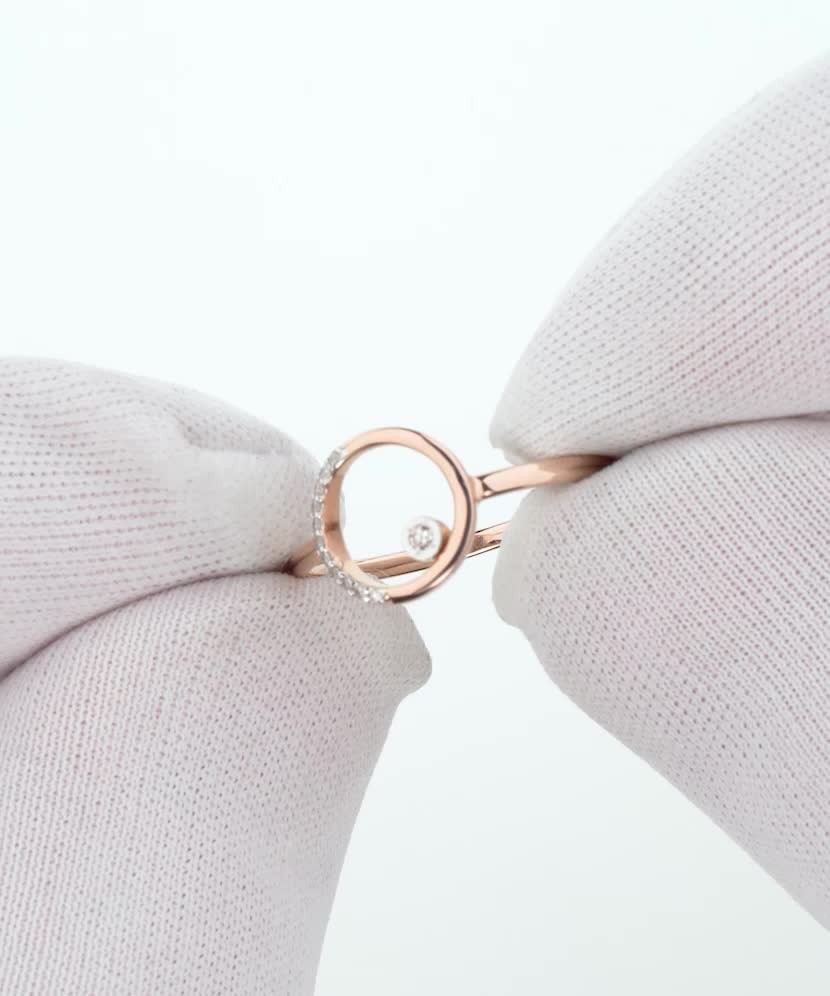 Gold ring with diamonds